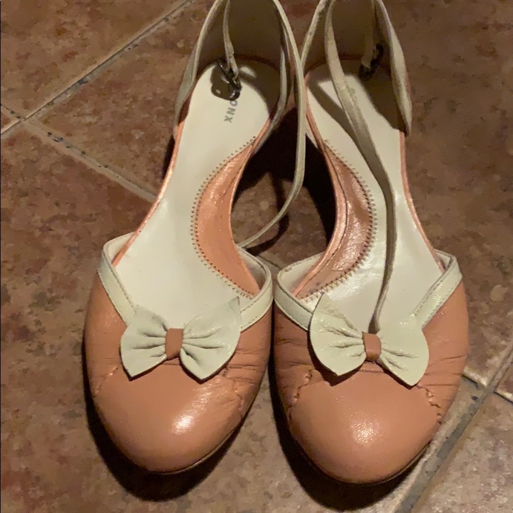 Kitten heel shoes